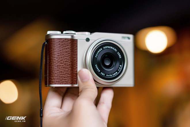 Trên tay máy ảnh compact cao cấp Fujifilm XF10: Bé và nhẹ nhưng vẫn sang - Ảnh 4.