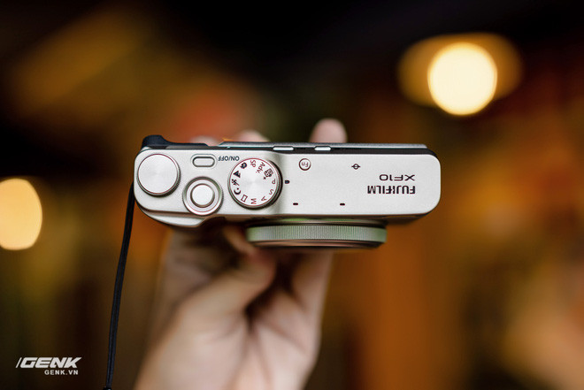 Trên tay máy ảnh compact cao cấp Fujifilm XF10: Bé và nhẹ nhưng vẫn sang - Ảnh 6.