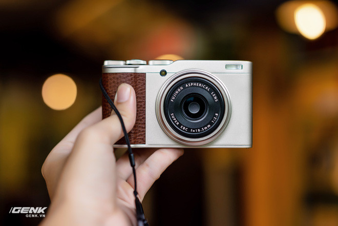 Trên tay máy ảnh compact cao cấp Fujifilm XF10: Bé và nhẹ nhưng vẫn sang - Ảnh 1.
