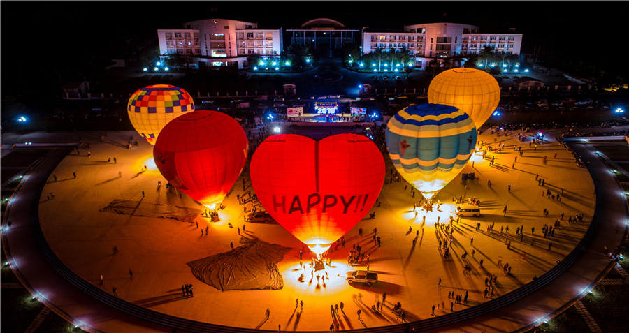 Đêm Hội khinh khí cầu Quốc tế lần II tại Mộc Châu   -  Nguyễn Mạnh Hải (Sơn La) (HCĐ)