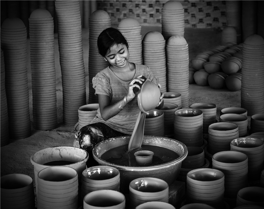 Bàn tay người thợ gốm  -  Ngô Thị Thúy (Tây Ninh)