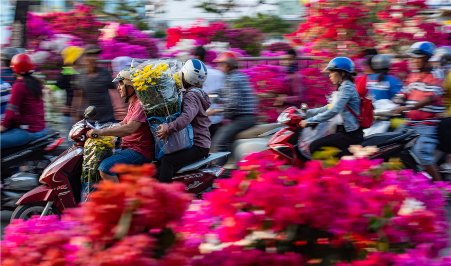 Chợ Tết  -  Nguyễn Xuân Thắng