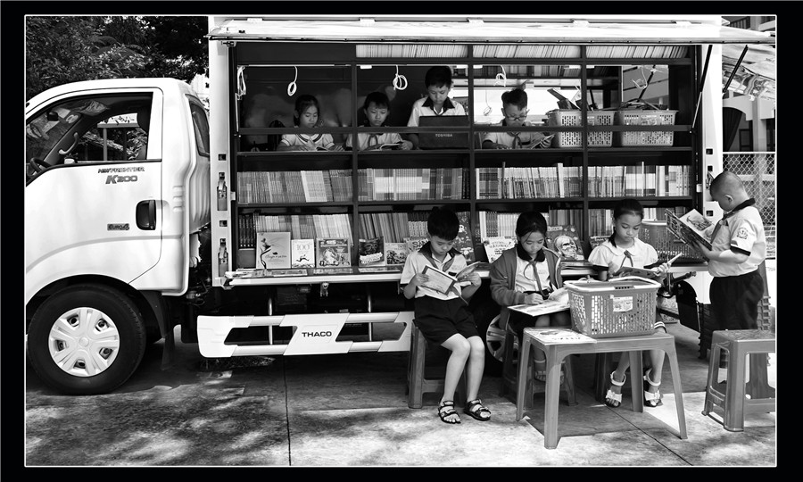 Xe thư viện lưu động  -  Trần Minh Trí (Sóc Trăng)