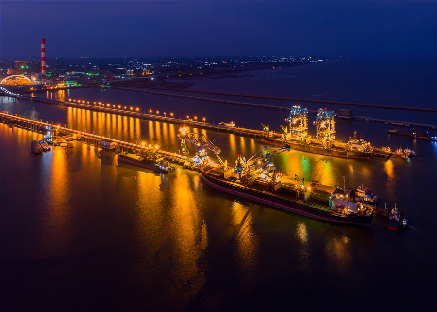 Tác phẩm: Đêm trên cầu cảng nhà máy nhiệt điện  -  - Tác giả: Võ Tín Di (TRÀ VINH)