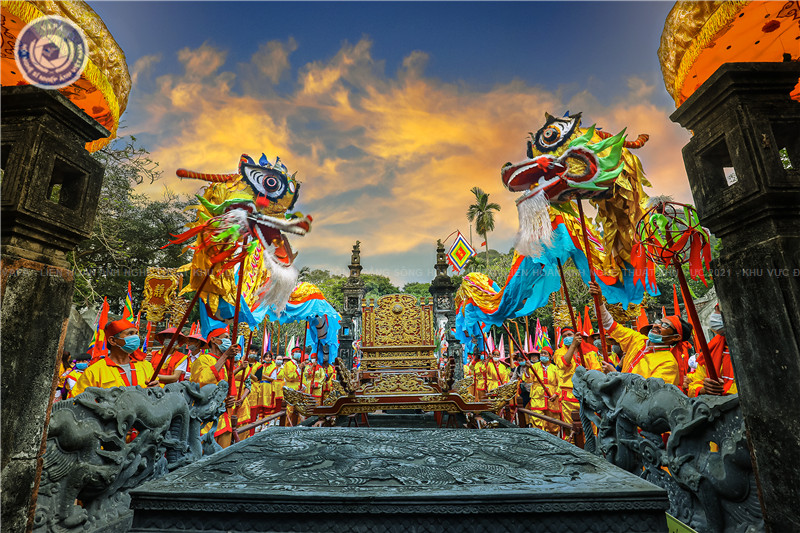 Tác phẩm: Long sàng - Đền thờ vua Đinh Tiên Hoàng  -  - Tác giả: Nguyễn Thị Hưng (HẢI PHÒNG)