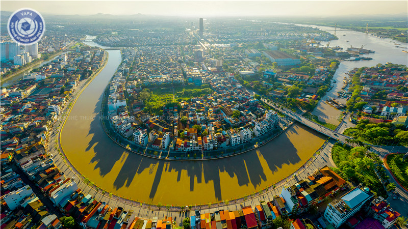 Tác phẩm: Bóng chiều tà đô thị mới bên sông Tam Bạc  -  - Tác giả: Nguyễn Hồng Phong (HẢI PHÒNG)