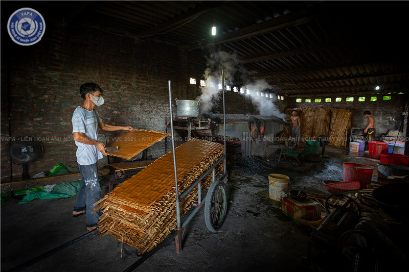 Tác phẩm: Sản xuất bánh đa đỏ ở làng nghề Nông Tiến, xã Tân Tiến, huyện An Dương, Tp. Hải Phòng  -  - Tác giả: Hoàng Thị Hạnh Nguyên (HẢI PHÒNG)