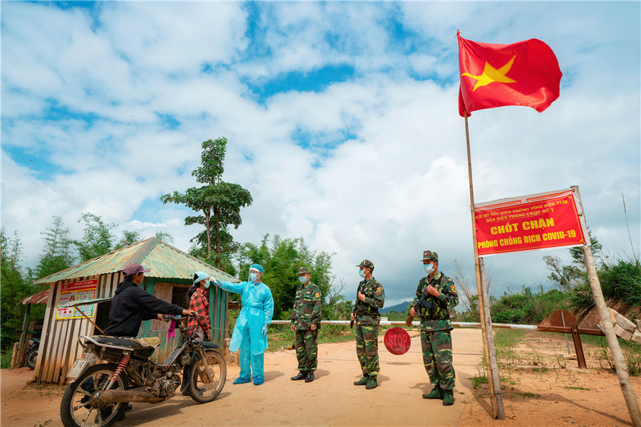 Chốt đo thân nhiệt tại biên giới - Nguyễn Ngọc Hòa (Gia Lai)