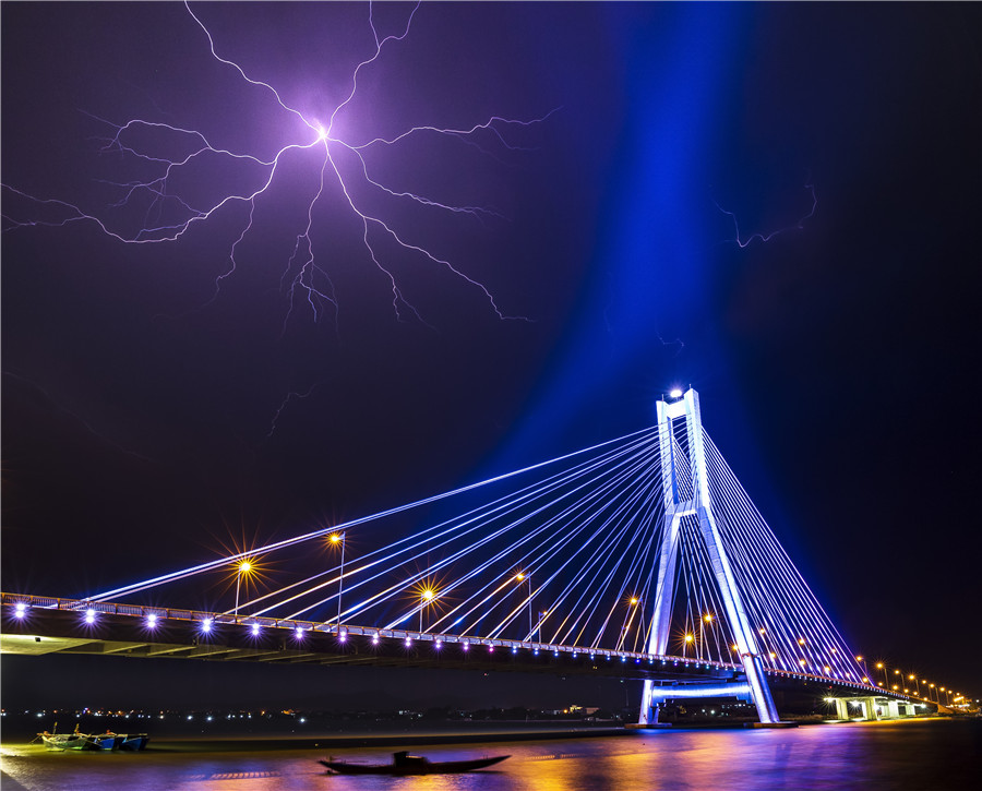 Cầu Nhật Lệ 2 đêm giao mùa - - Nguyễn Văn Hải - Quảng Bình
