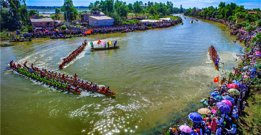 Đua thuyền trên sông Kiến Giang (Quảng Bình) - - Trần Đình Hướng - Hà Tĩnh