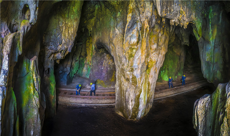 Bảo trì đường sát trong hang động - - Nông Thanh Toàn - Thừa Thiên Huế (Huy chương Bạc)