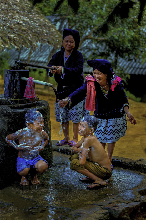 Tắm nước giếng khơi - - Nguyễn Văn Mười
