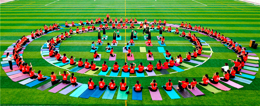 Câu lạc bộ Yoga - - Nguyễn Kim Đài