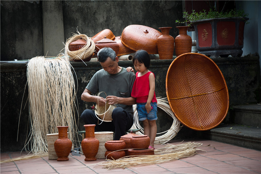Nghệ nhân làng nghề - - Đào Trung