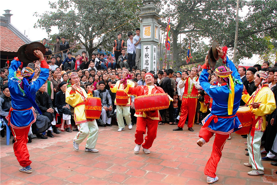 Múa trống ngày lễ hội - - Nguyễn Thu My