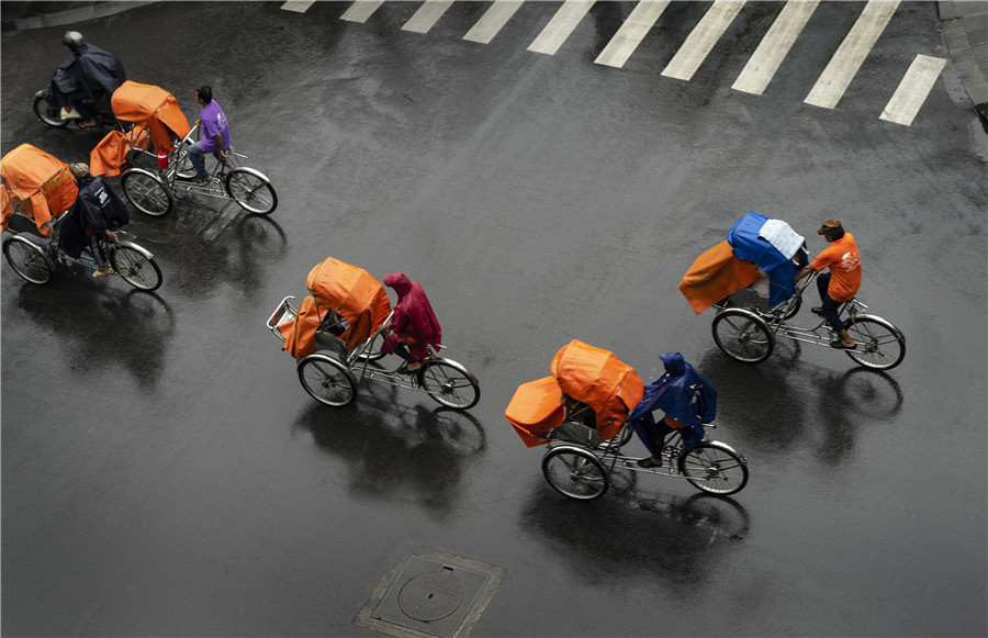 Du lịch trong mưa - - Nguyễn Văn Phụng