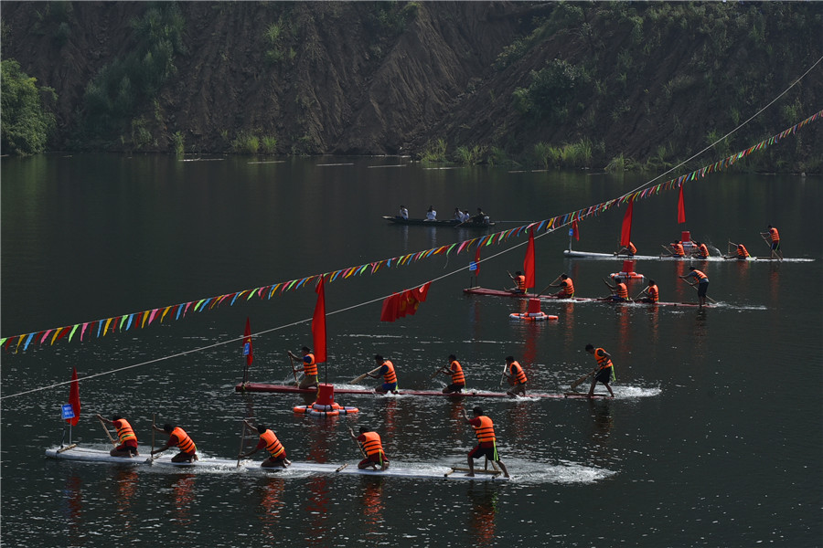 Đua mảng ngóc trên hồ thủy điện Tuyên Quang - - Lê Quang Hòa