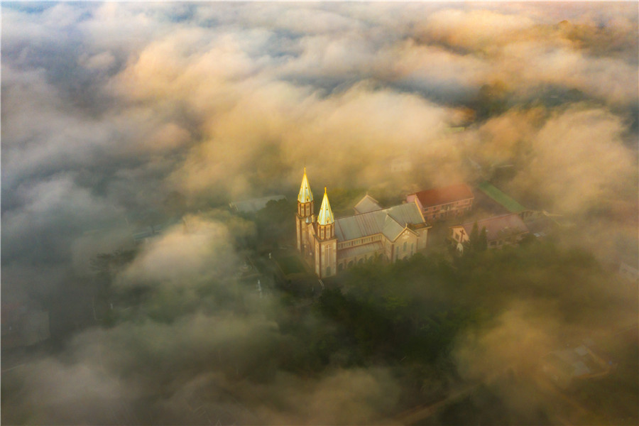 Giáo đường trong mây - - Nguyễn Văn Thương