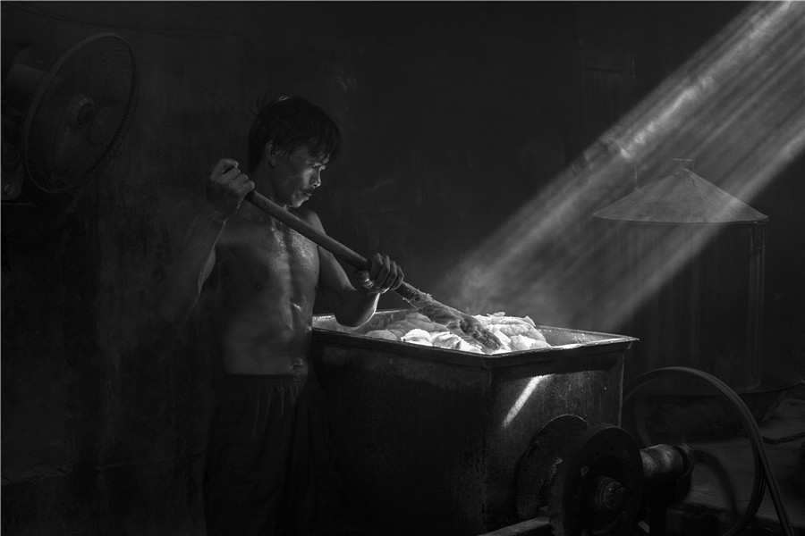 Trộn bột làm bánh - - Nguyễn Quốc Huy