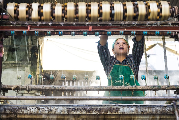 Quay tơ công nghiệp - Tác giả: Nguyễn Gia Huy (Bắc Ninh)