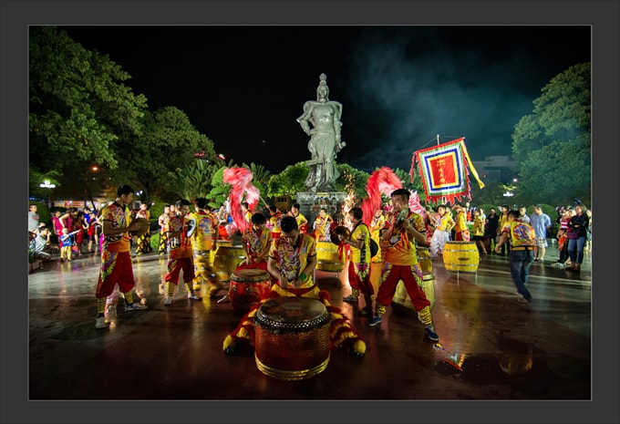 Đêm hội trên phố - Giang Sơn Đông