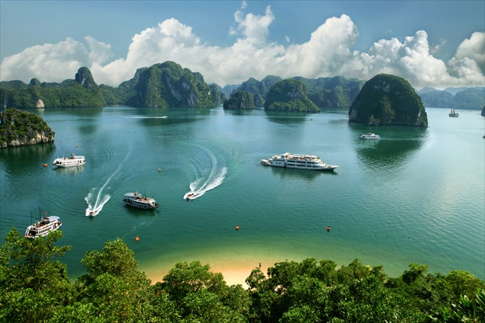 Hạ Long một ngày nắng đẹp - Bạch Ngọc Tư