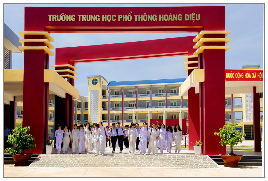 Ngôi trường mới - Hoàng Văn Thủy