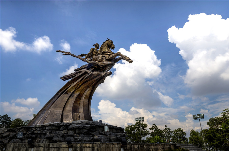 Tượng đài Thánh Gióng - Sóc Sơn - Nguyễn Tiến Hải