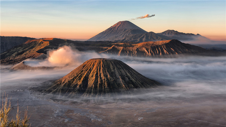 Sunrise at Bromo vulcan - Roberto Tagliani