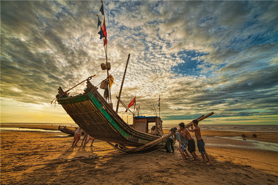 Neo thuyền tránh bão - Đinh Văn Hương