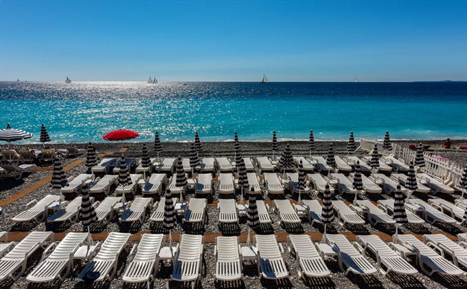 Bãi biển French Riviera - Nice ngày đầy nắng - Hứa Thị Ngọc Hà