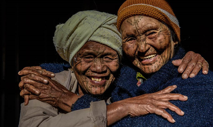 Old Chin Women Friendship - Nguyễn Quốc Ái