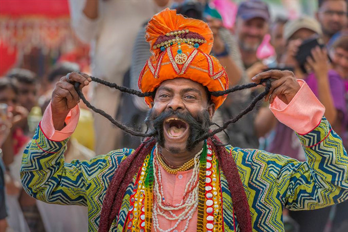 Người đàn ông có bộ râu mép dài, Ấn Độ - Nguyễn Huy Sơn