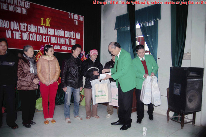 Mai Linh Thanh Hóa trao quà Tết cho người khuyết tật và trẻ em mồ côi năm 2016 - Hoàng Mạnh Hùng