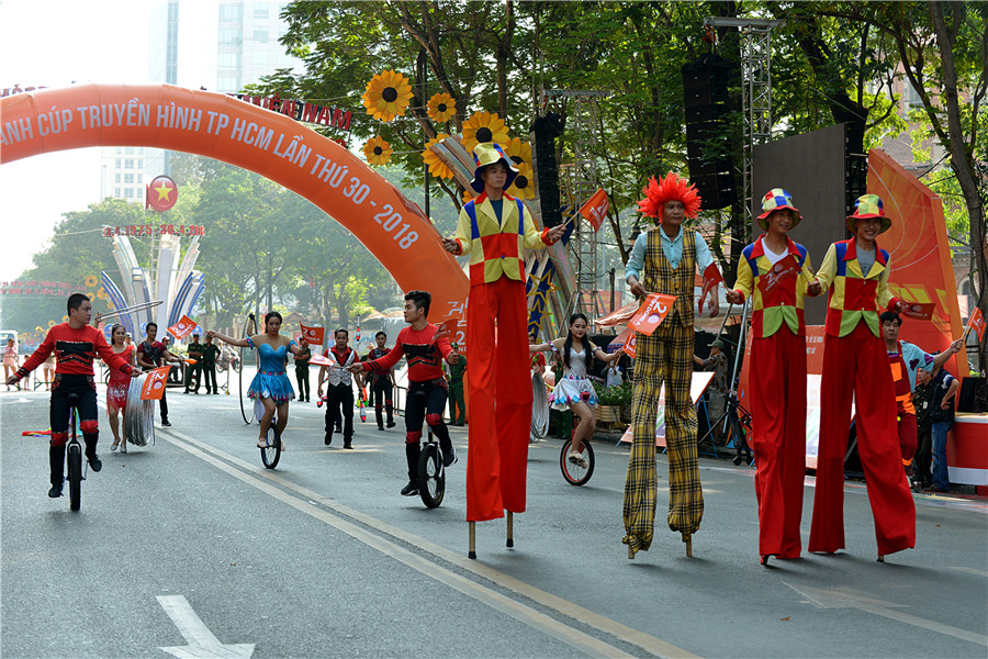Đoàn xiếc thành phố Hồ Chí Minh - Pho Ba Cuong