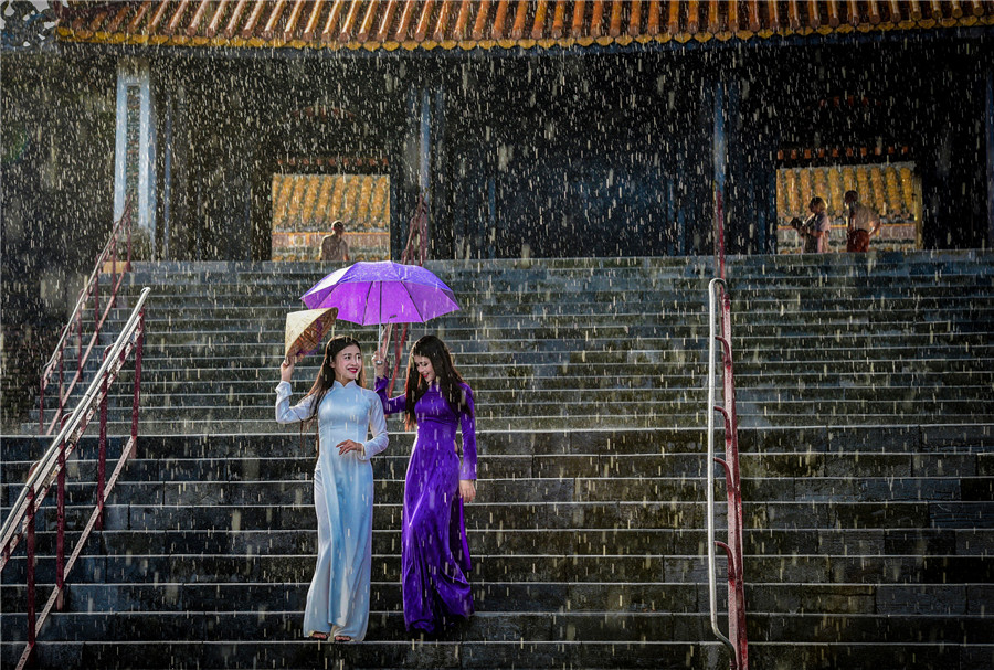 Cơn mưa bất chợt - Lê Văn Minh