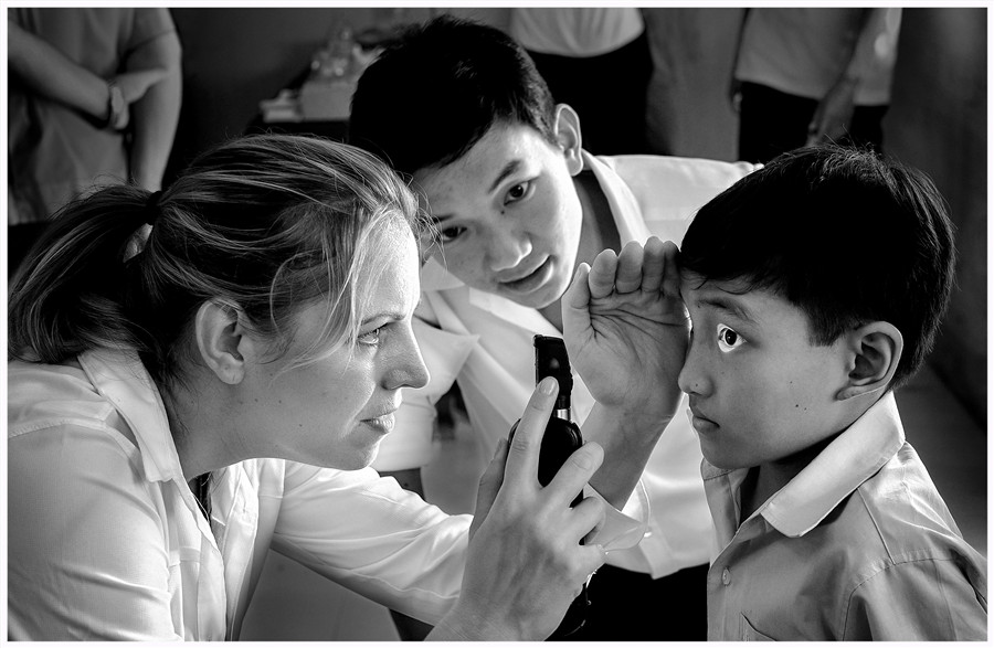 Khám mắt từ thiện cho trẻ em - Nguyễn Thanh Vũ