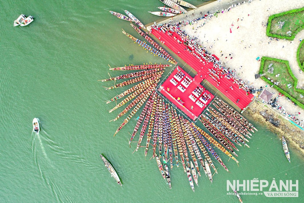 Quảng Bình: Tưng bừng lễ hội đua thuyền truyền thống trên quê hương Đại tướng Võ Nguyên Giáp


