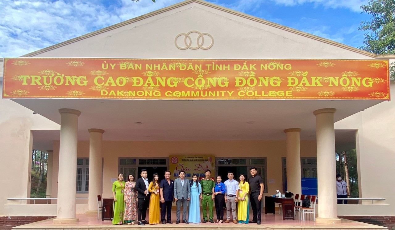 Trường Cao đẳng Cộng đồng Đắk Nông khai mạc tuần lễ sinh hoạt Chính trị đầu  khoá, năm học (2022-2023).