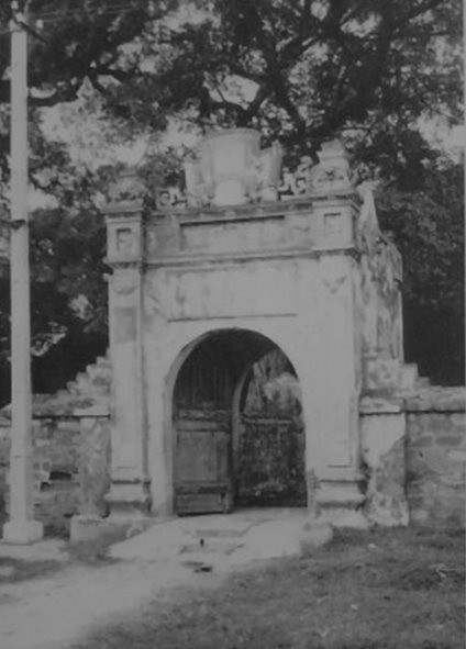 7-cong-nho-ben-phai-dan-sang-khu-dien-khai-thanh-xua-1951.jpg