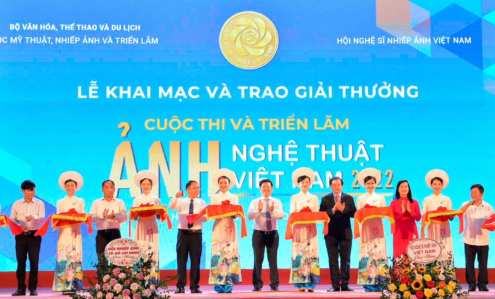 le-trao-giai-cuoc-thi-anh-nghe-thuat-viet-nam-1.jpg