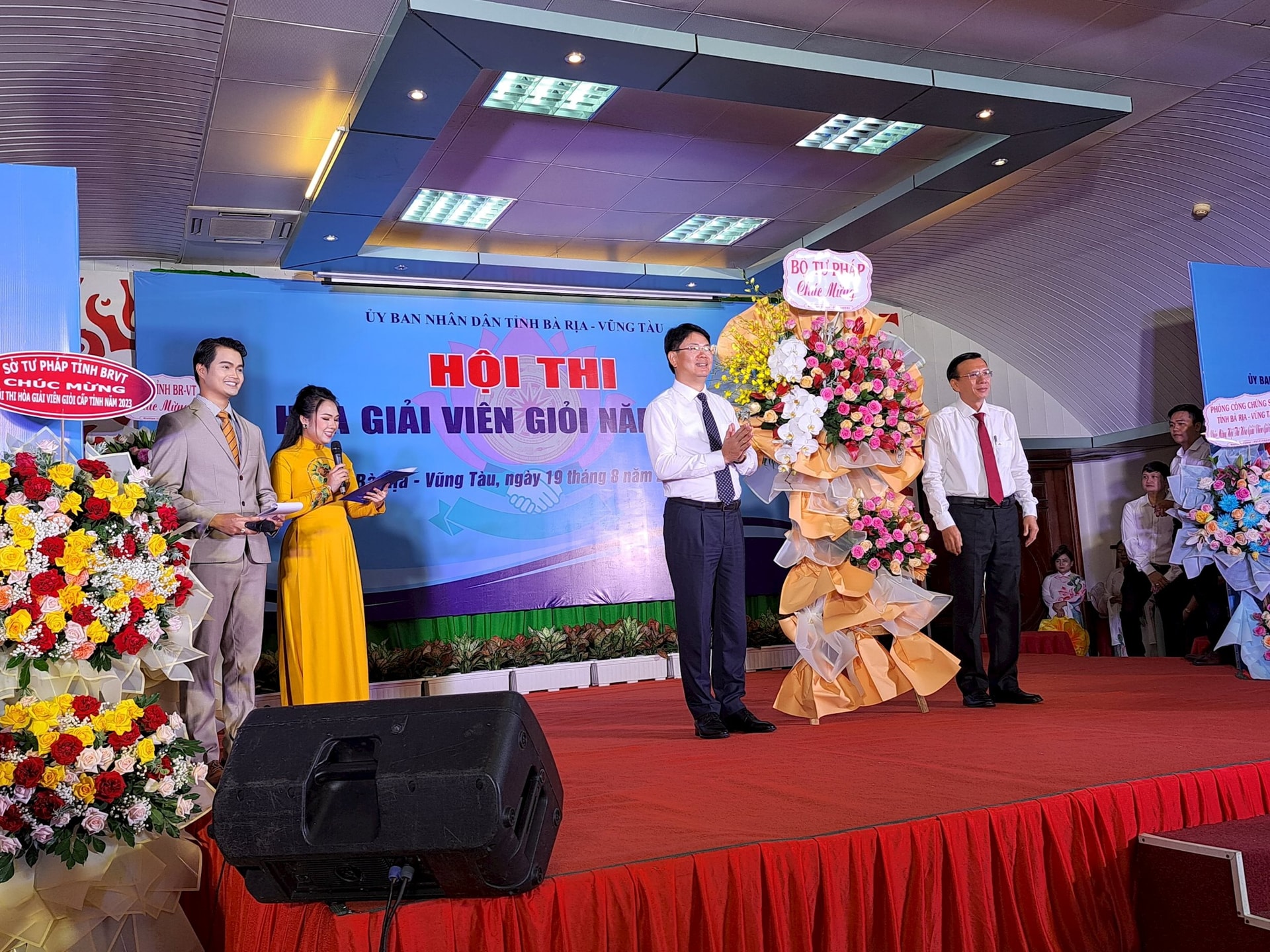 hoa-giai-vien-1.jpg