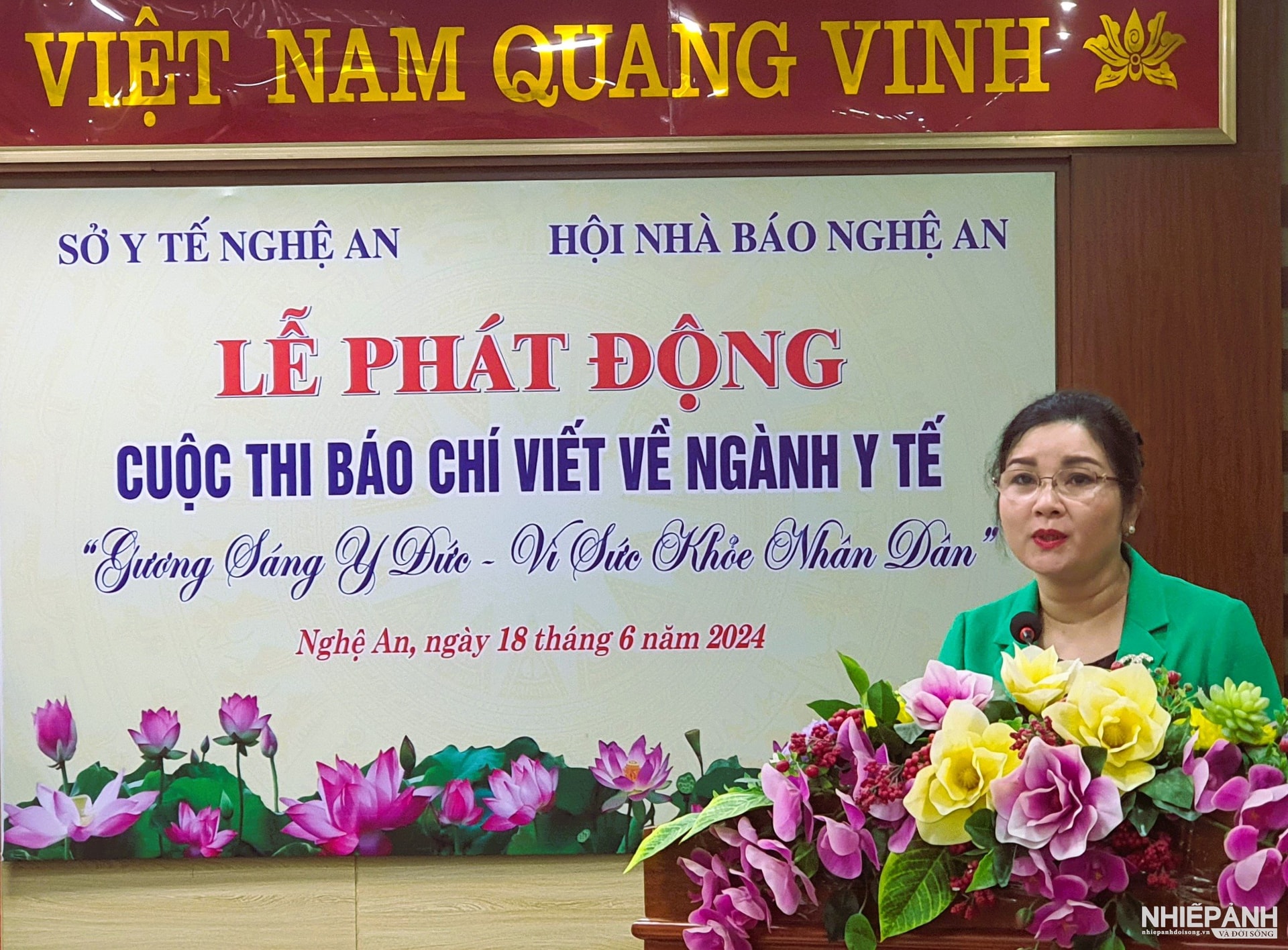 W_5.-.ba-nguyen-thi-hong-hoa-giam-do-co-y-te-nghe-an-phat-bieu-chuc-mung-va-mong-mon-su-no-luc-huong-ung-cuoc-thi-cua-nganh-y-te.jpg