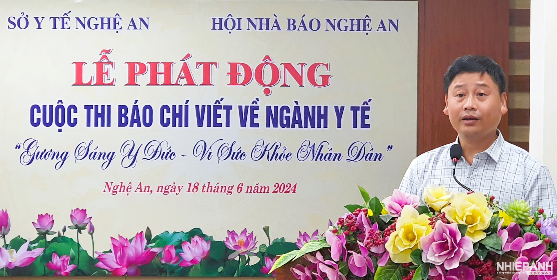 W_6.-nha-bao-tran-minh-ngoc-chu-tich-hoi-nha-bao-nghe-an-phat-dong-cuoc-thi.jpg