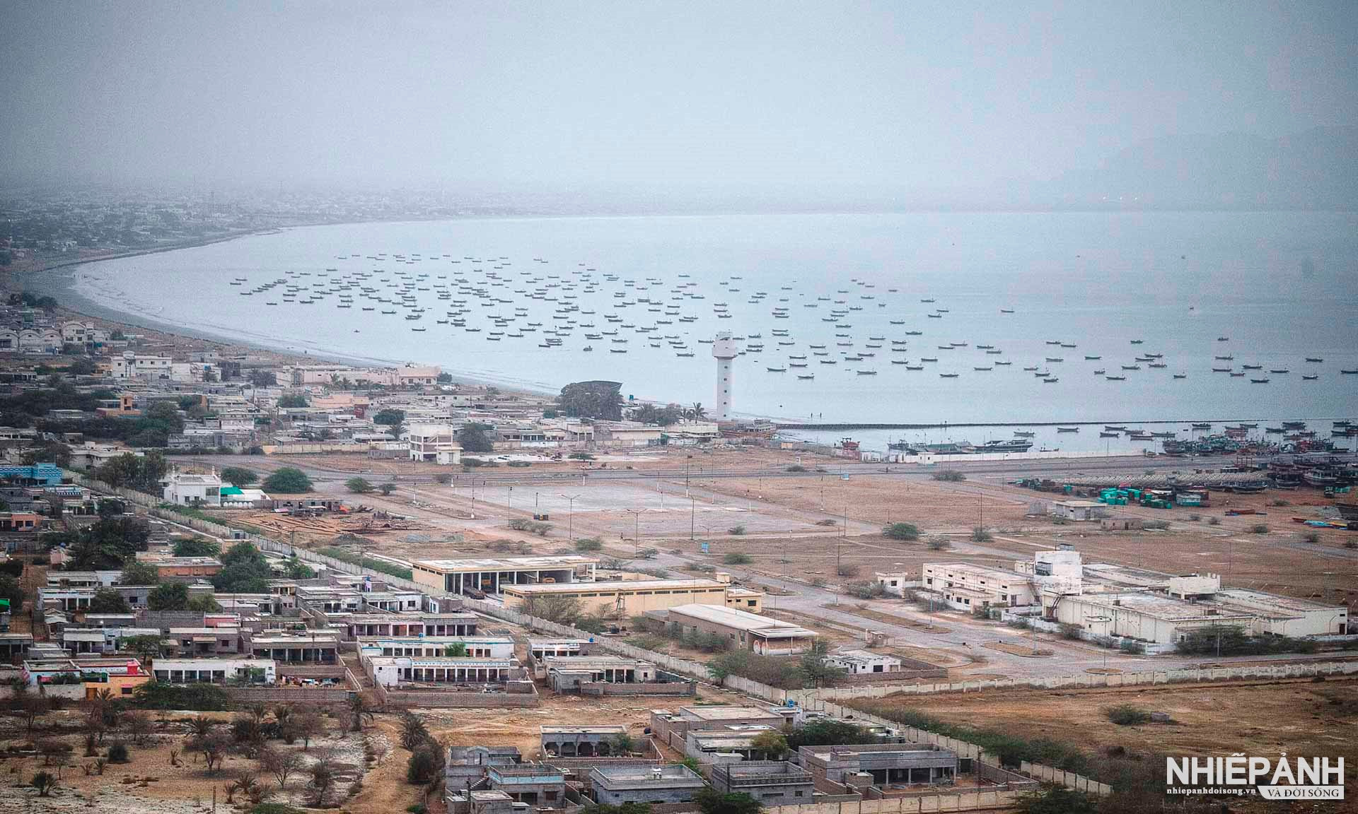 W_a-view-of-gwadar-city-from-my-hotel-at-dawn-kohi-marri.jpg