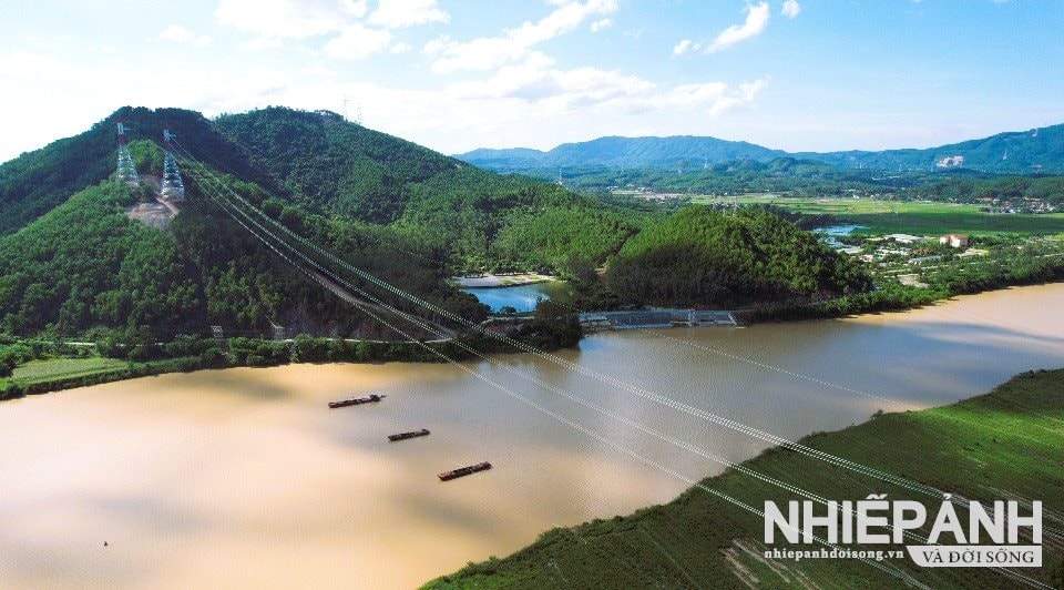 W_1.-duong-day-500-kv-vuot-song-lam-tai-nam-dan.jpg