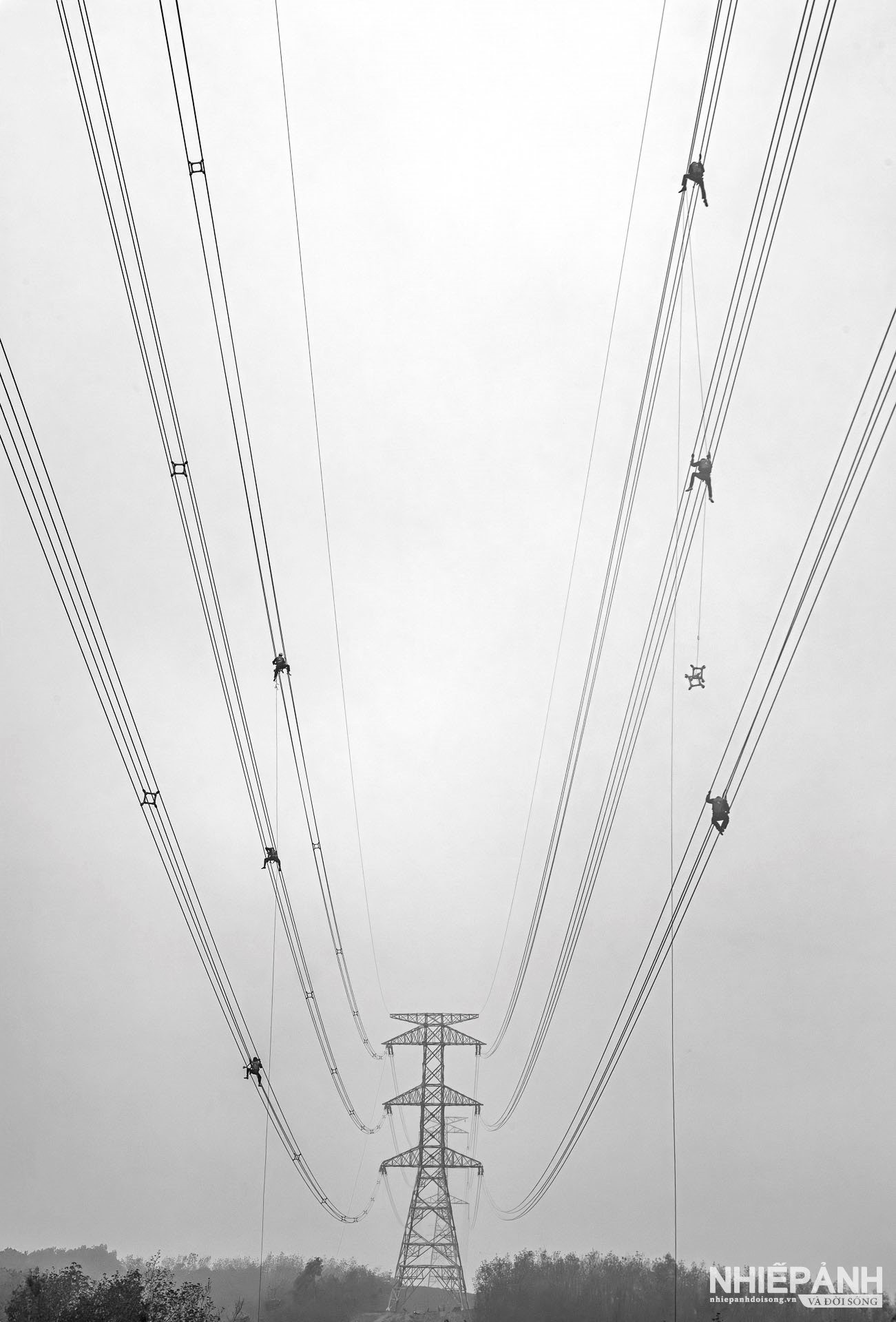 W_1.nguyen-van-hai-95-thi-cong-duong-day-500kv.jpg