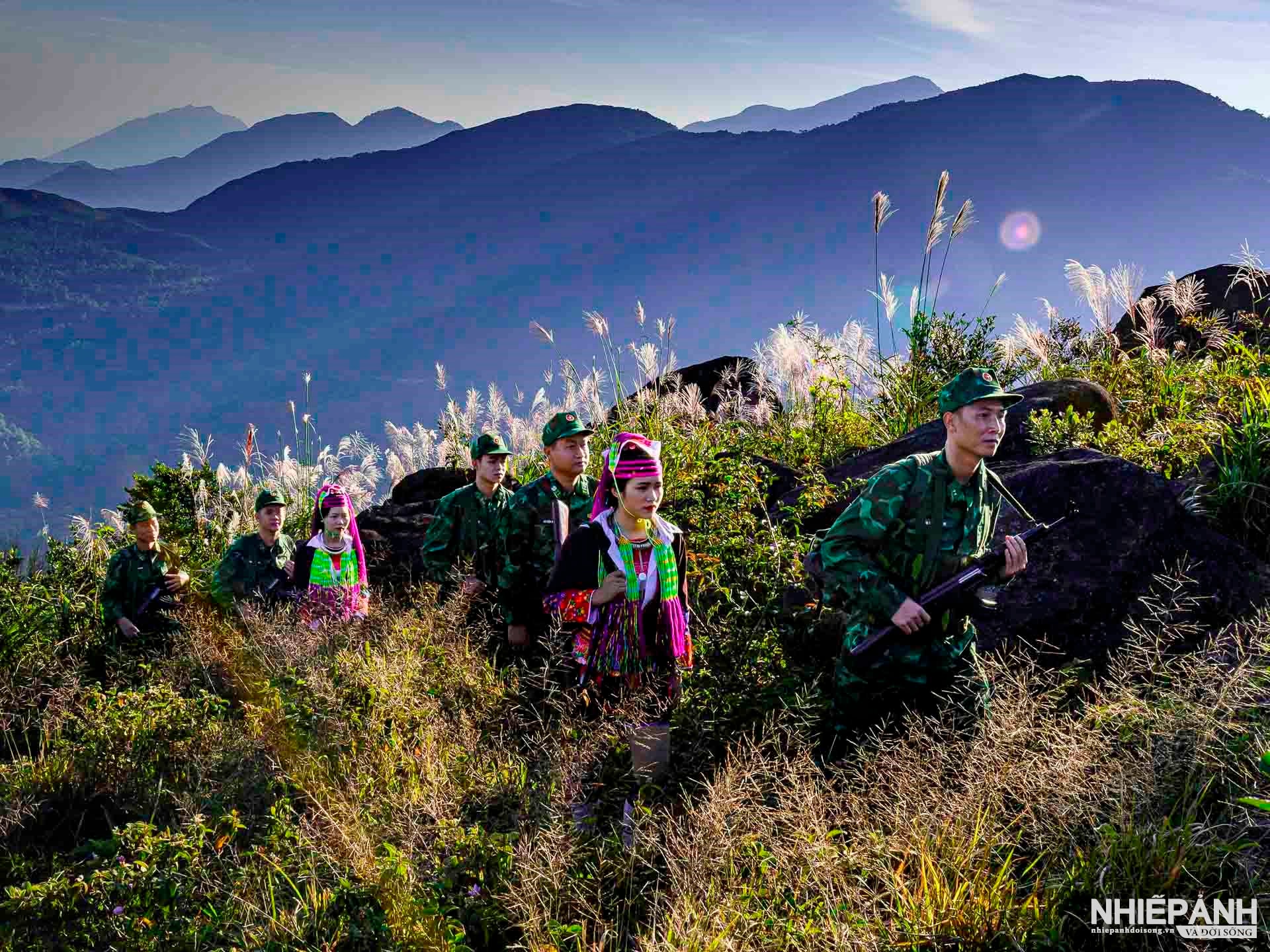 W_45-tbtl-phung-duc-dung-da-nang-don-bien-phong-binh-lieu-phoi-hop-cung-dan-quan-dia-phuong-tuan-tra-giu-vung-an-ninh-trat-tu..jpg