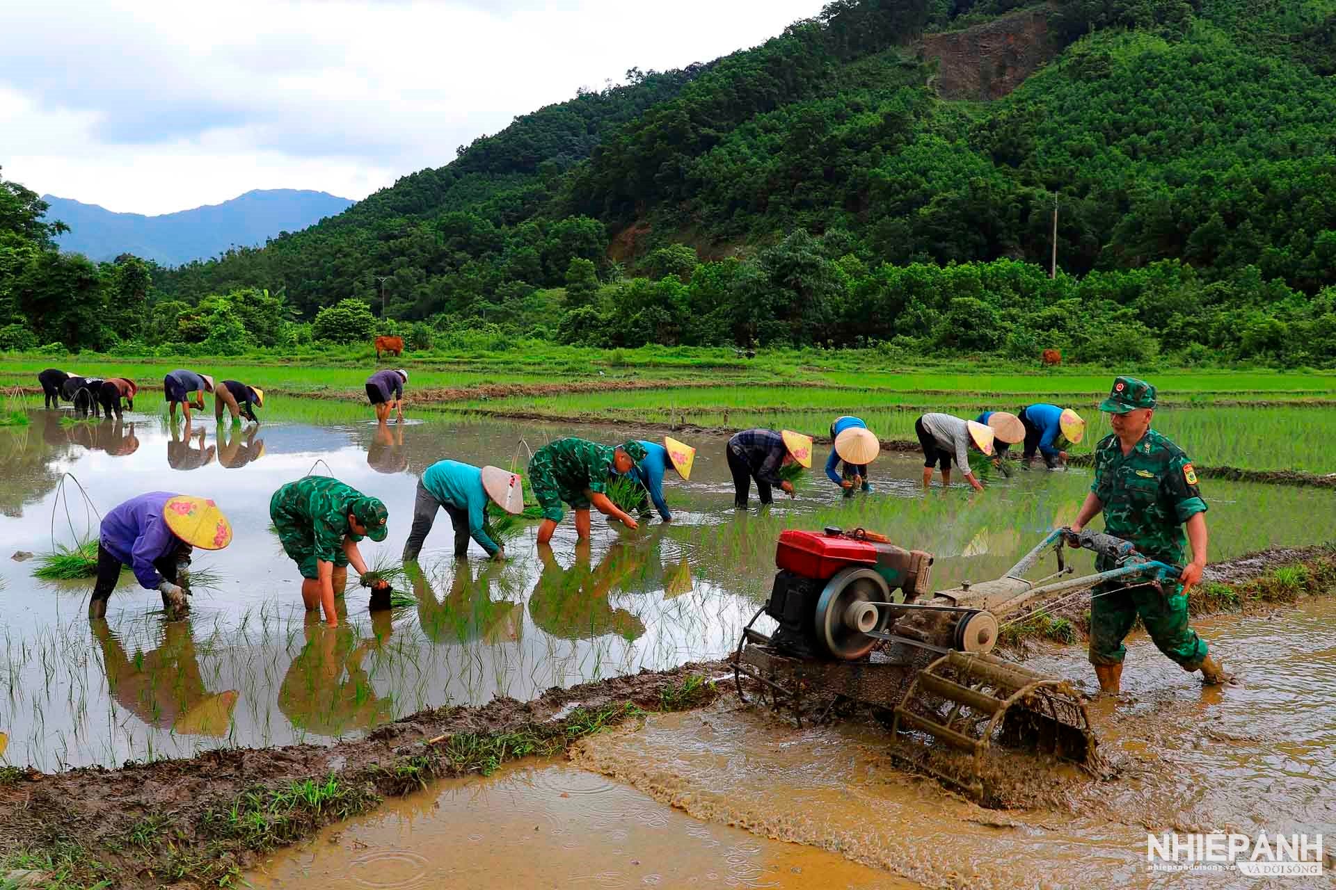 W_38-tbtl-dong-xuan-toan-quang-ninh-noi-bien-cuong-tham-tinh-quan-dan.jpg