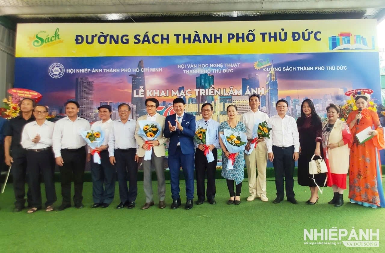 TP. Thủ Đức khai mạc triển lãm ảnh "TP. HCM - 50 năm tự hào bản anh hùng ca"